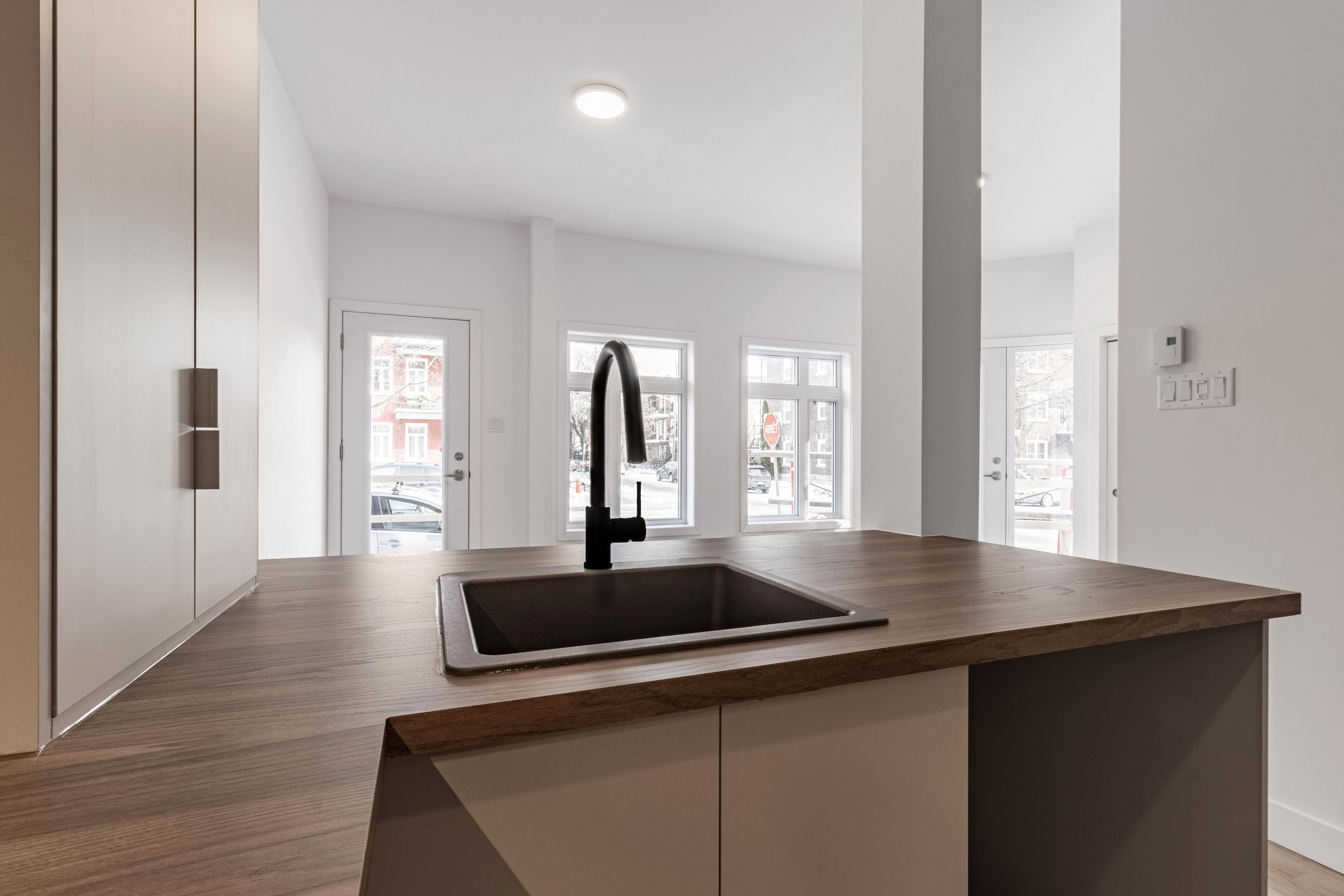 Logis-Experts - Appartements - 1101 À 1105 2E Avenue 193 À 199 11E Rue - 1101-a - 2