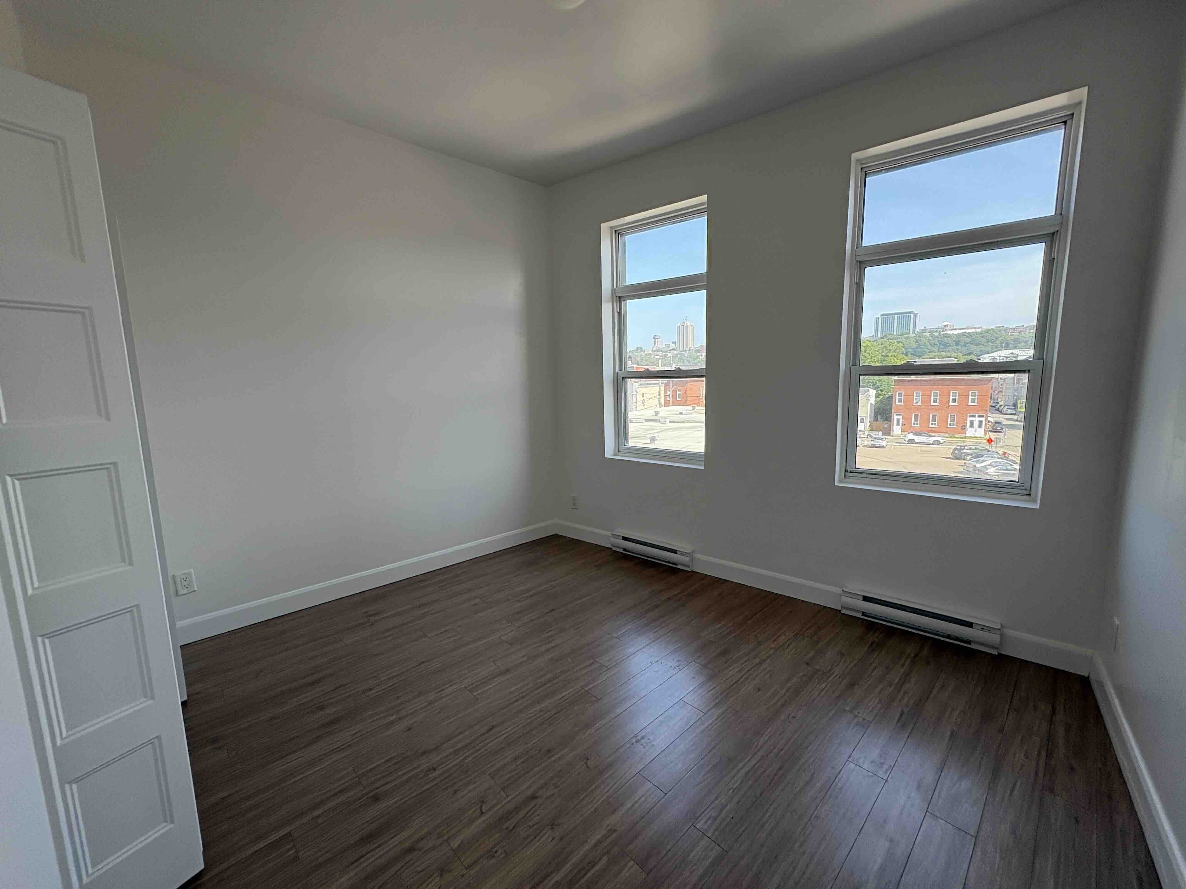 Logis-Experts - Appartements - 438 À 446 Rue Saint-Vallier Ouest - 444-32 - 1