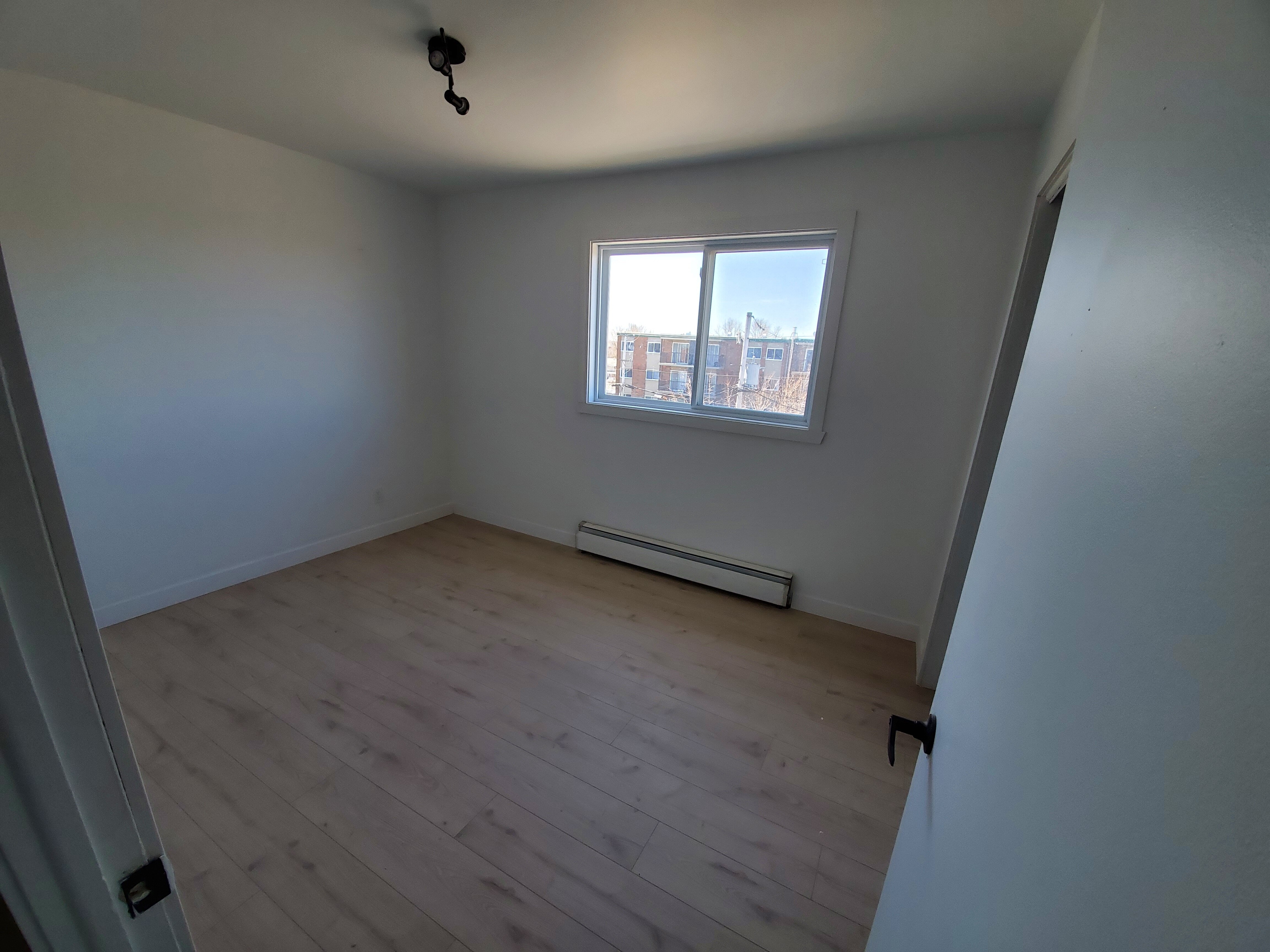 Logis-Experts - Appartements - 5350 À 5358 Rue Bossuet - Place Du Chateau - 5354-12 - 3
