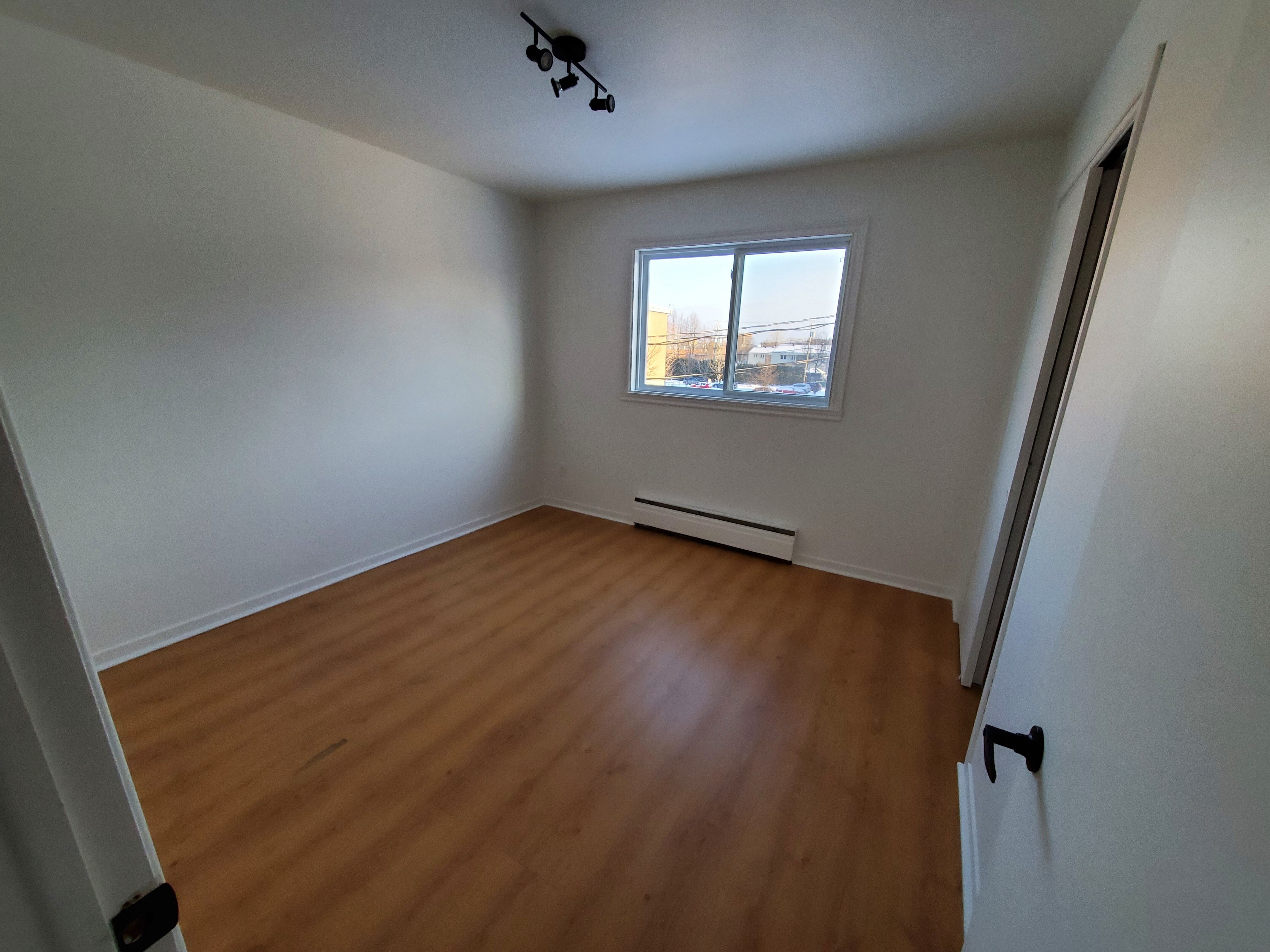 Logis-Experts - Appartements - 5392 À 5400 Rue Bossuet - Place Du Chateau - 5392-8 - 3