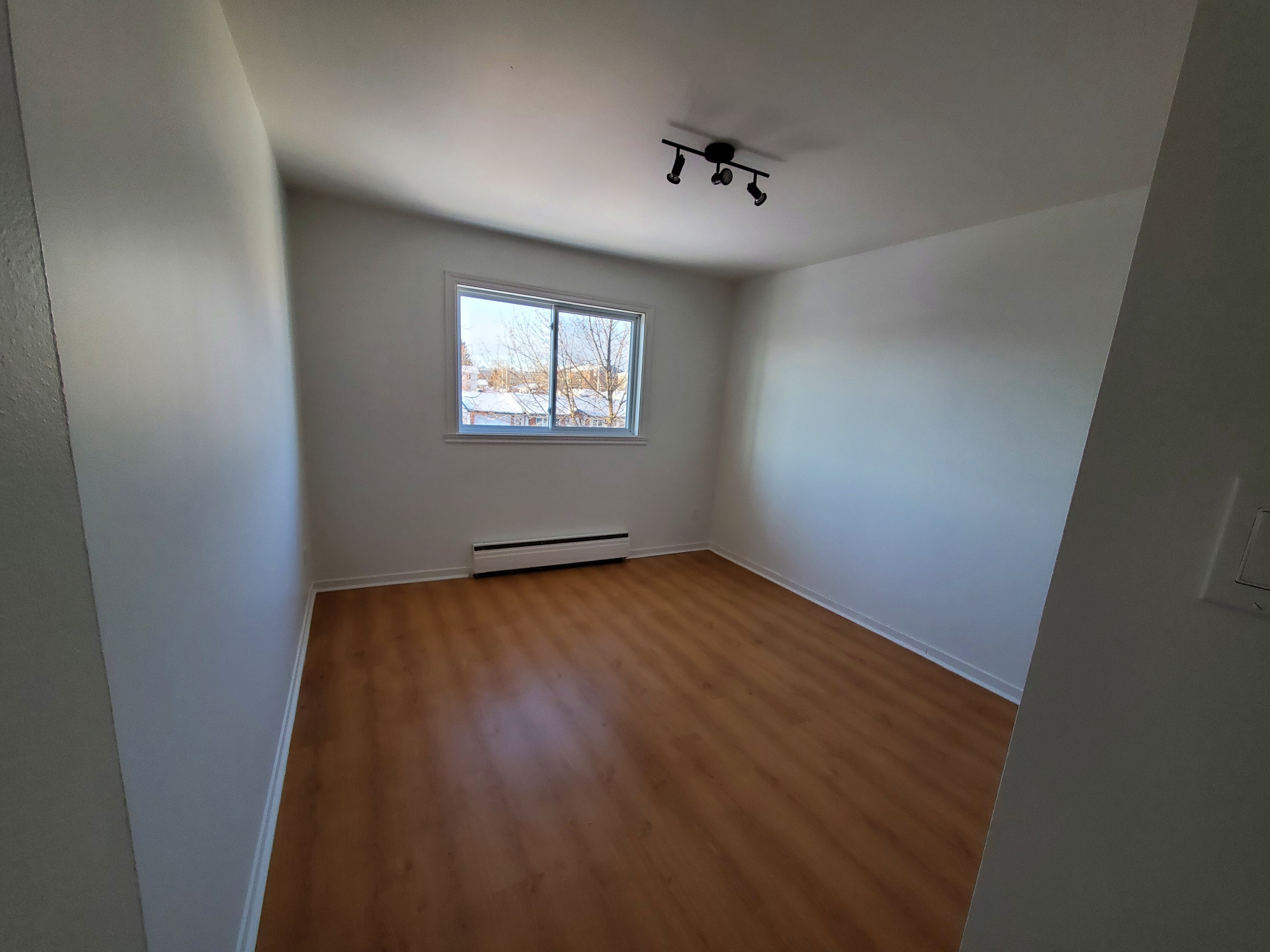 Logis-Experts - Appartements - 5392 À 5400 Rue Bossuet - Place Du Chateau - 5392-8 - 4