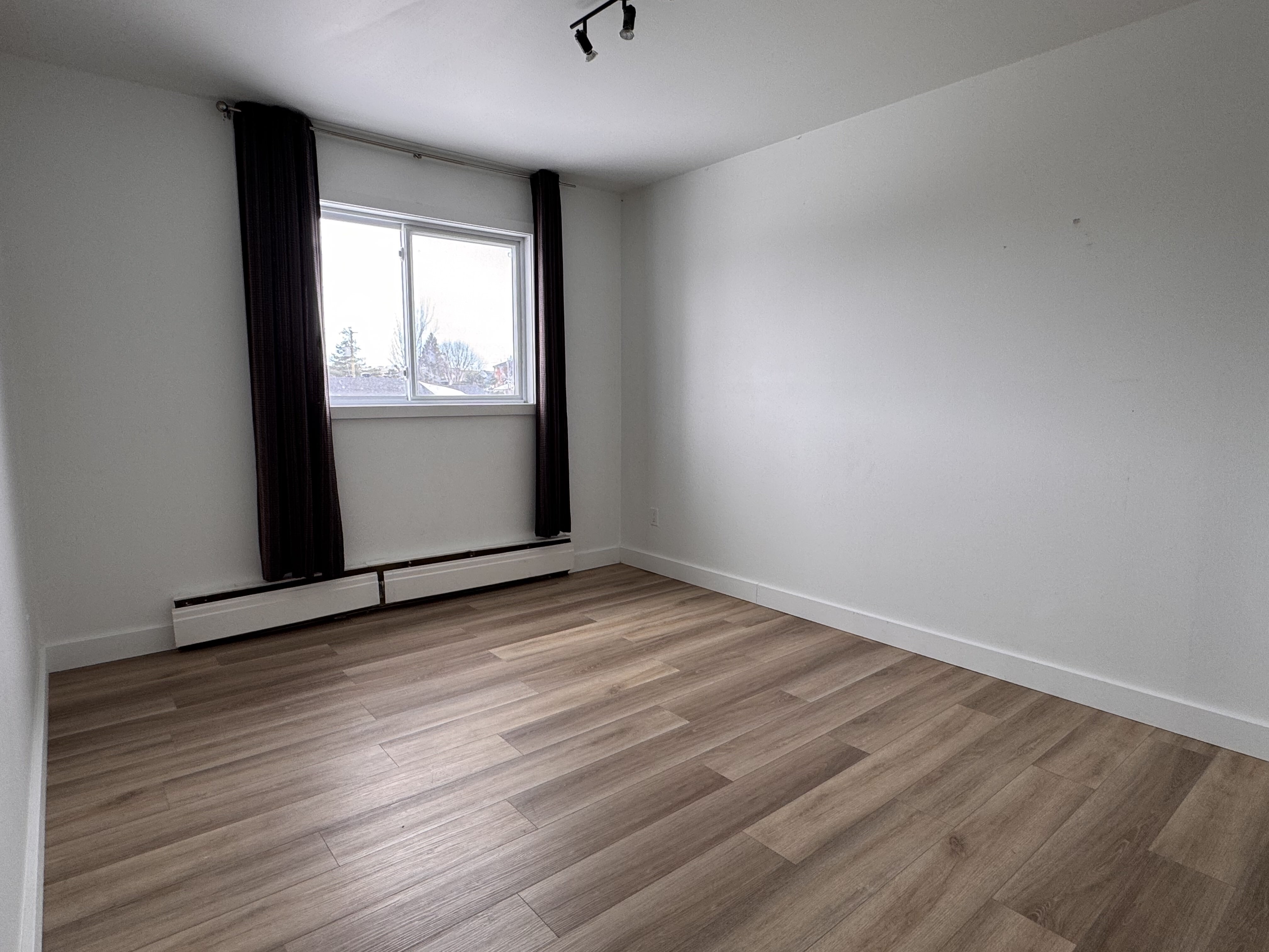 Logis-Experts - Appartements - 5340 À 5344 Rue Bossuet - Place Du Chateau - 5344-5 - 1