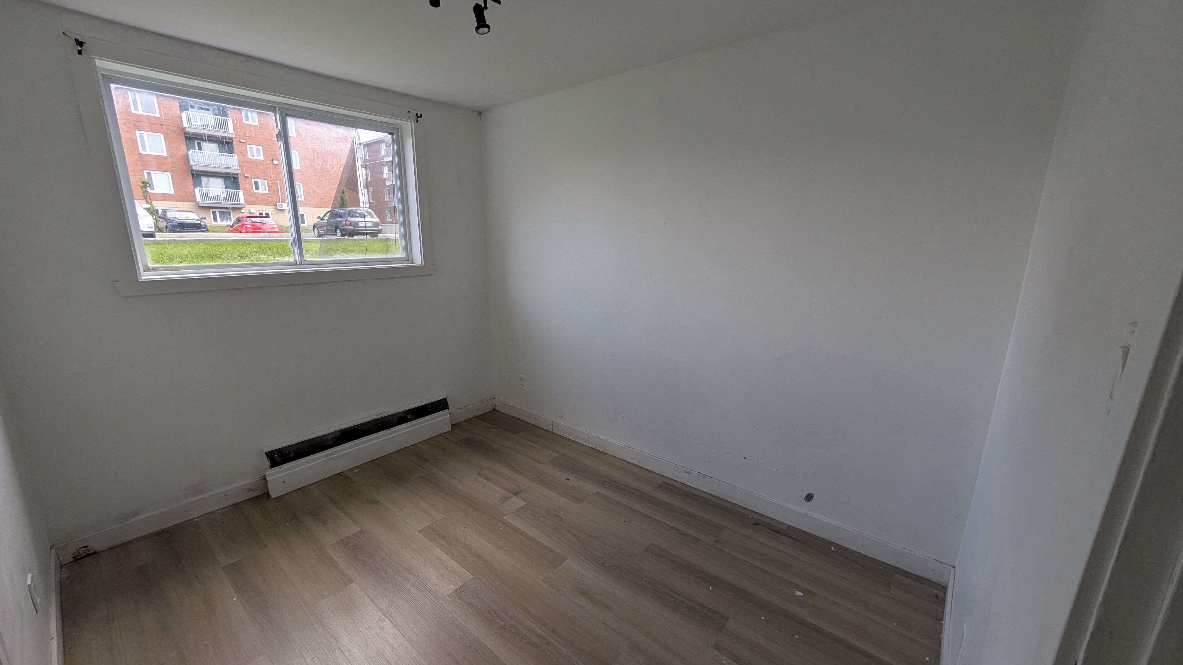 Logis-Experts - Appartements - 5380 Rue Bossuet - Place Du Chateau - 1 - 2