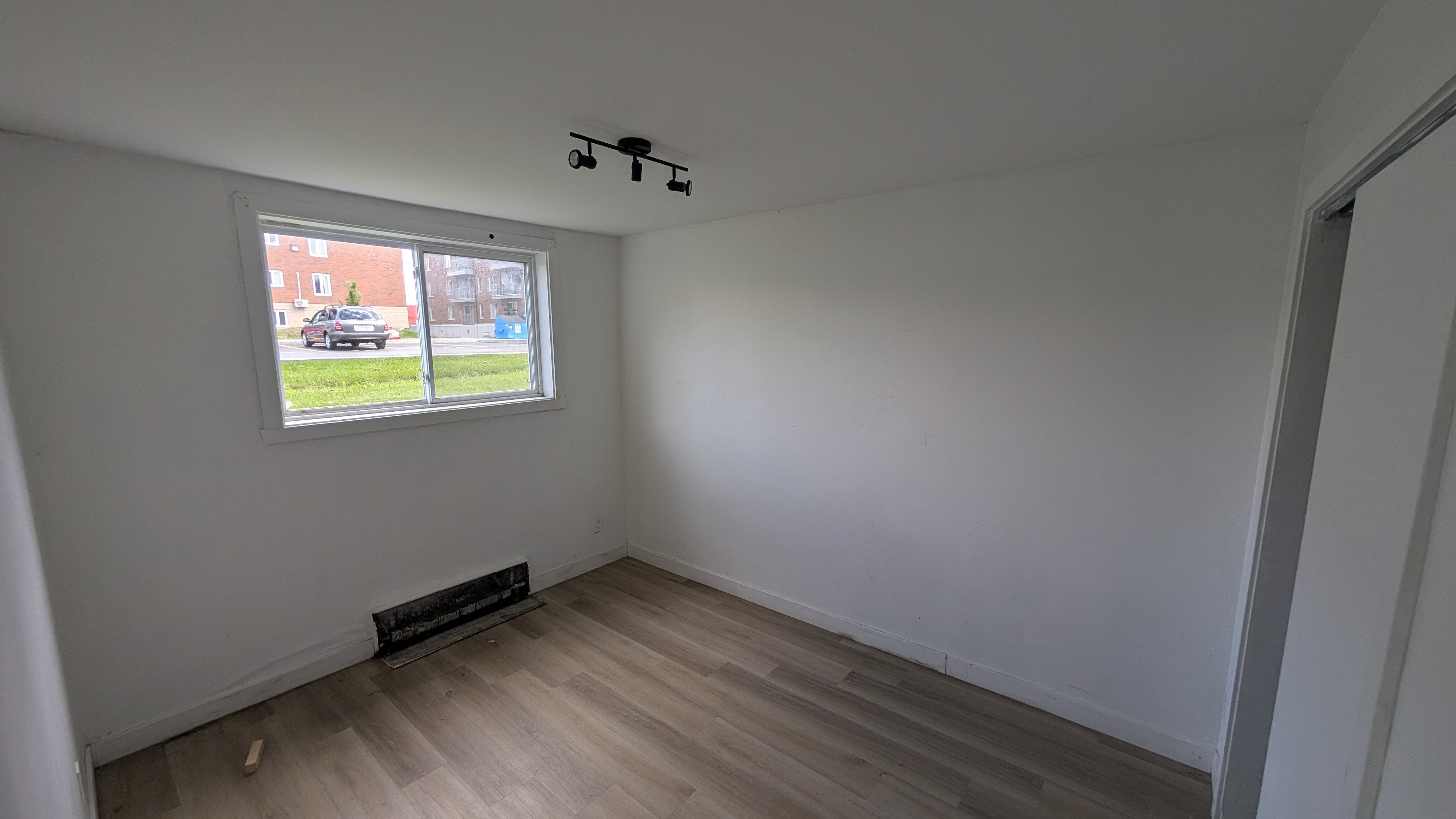Logis-Experts - Appartements - 5380 Rue Bossuet - Place Du Chateau - 1 - 3